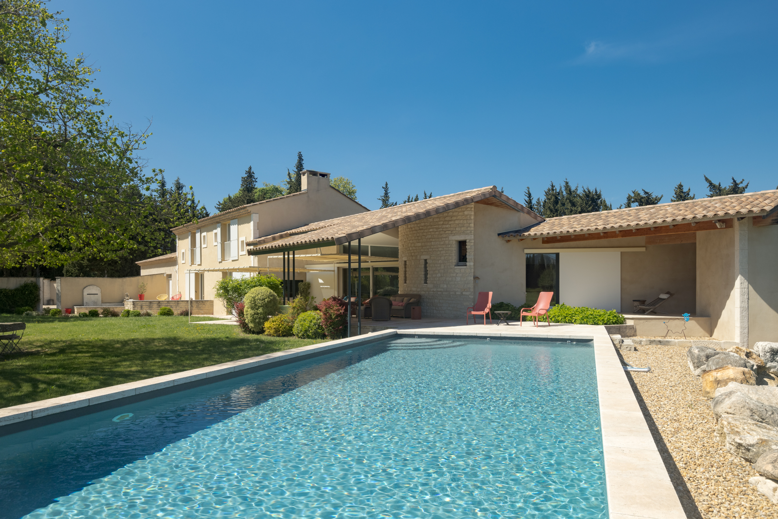 À vendre Mas provençal avec vue panoramique sur les Alpilles - 277 m² habitables 5 chambres Terrain de 12 ha Piscine